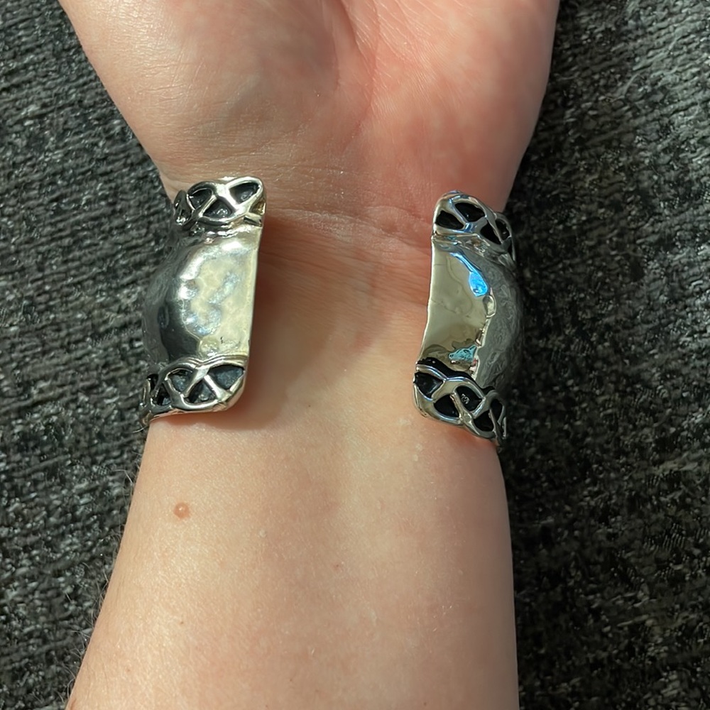 🪀Silver cuff bracelet🪀 - Picture 6 of 7